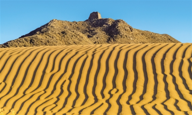 阿克塞多坝沟烽火台&nbsp;李庆华&nbsp;摄